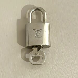 Rare 400 Series Louis Vuitton Authentic Silver Lock and Key #449